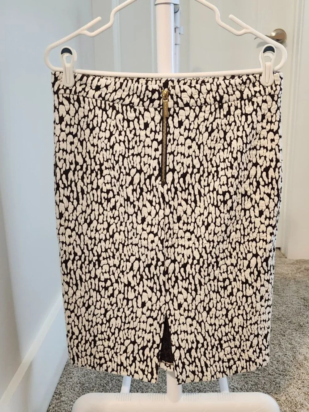 Michael Michael Kors Brown & White Patterned Skirt – Size M – EUC - Picture 2 of 7